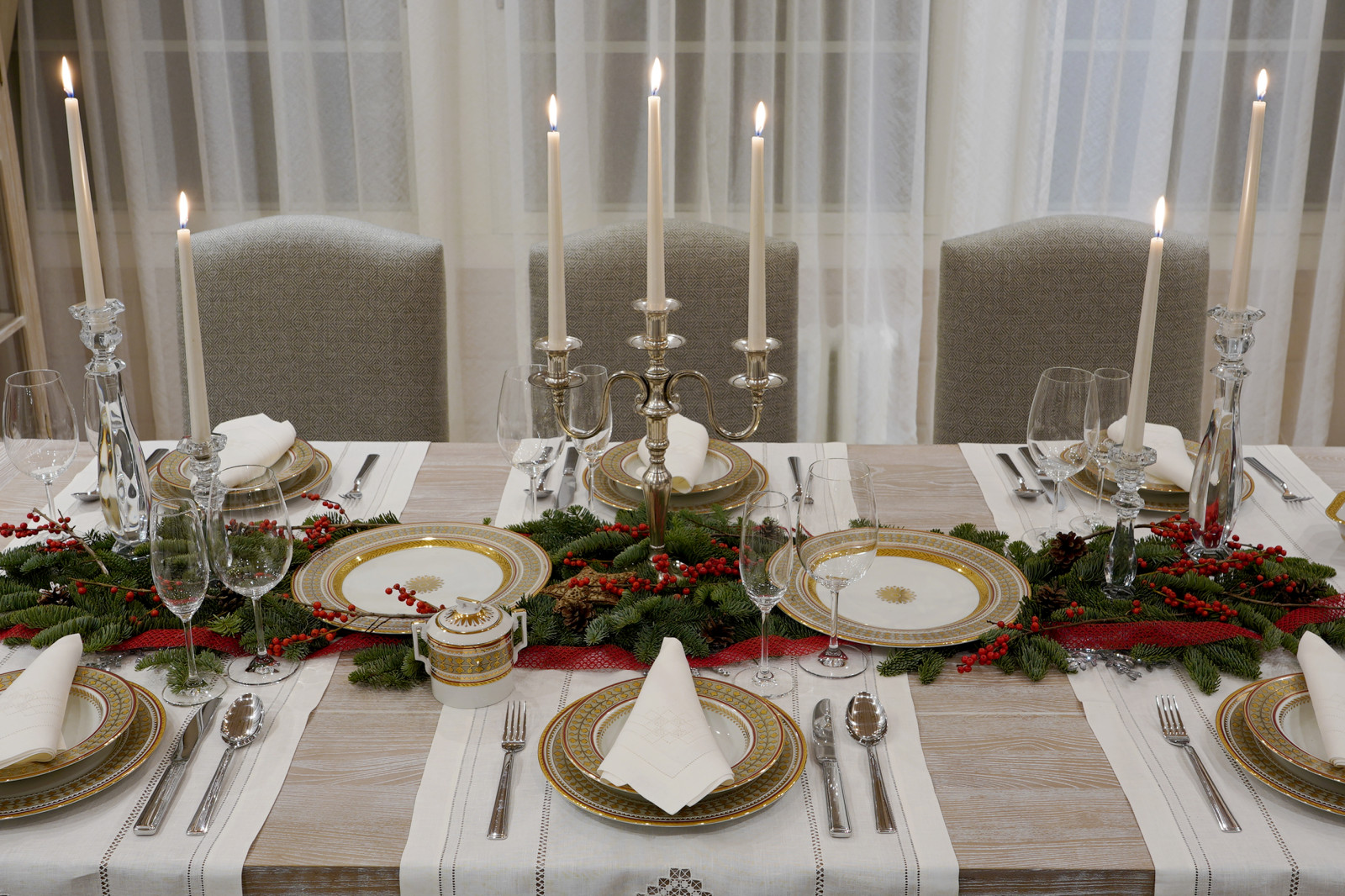 Новогодняя сервировка в доме под Петербургом