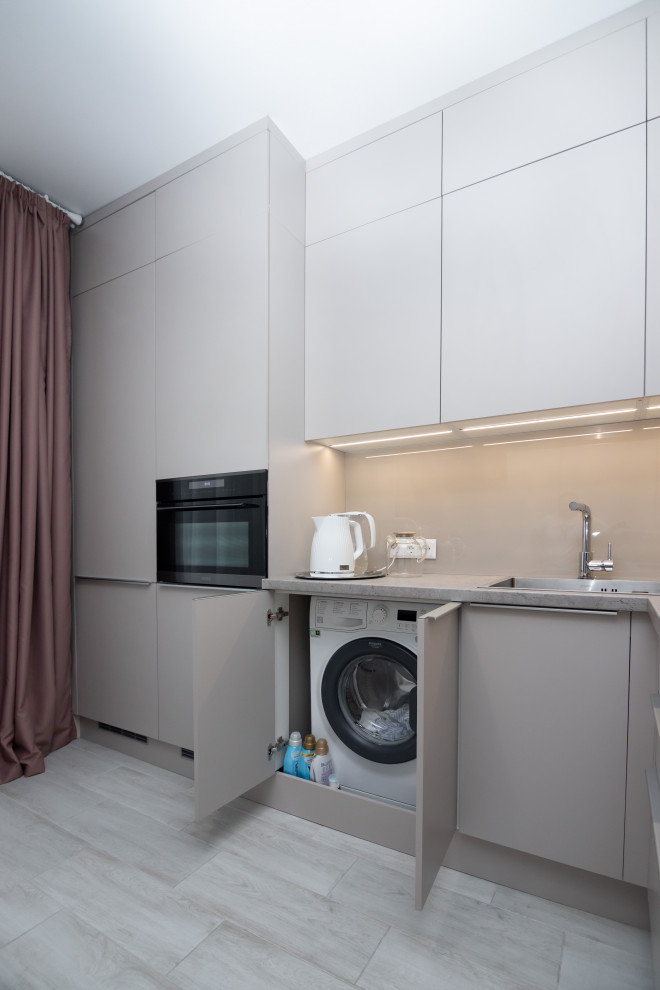 Современная угловая кухня в нежно-сером цвете