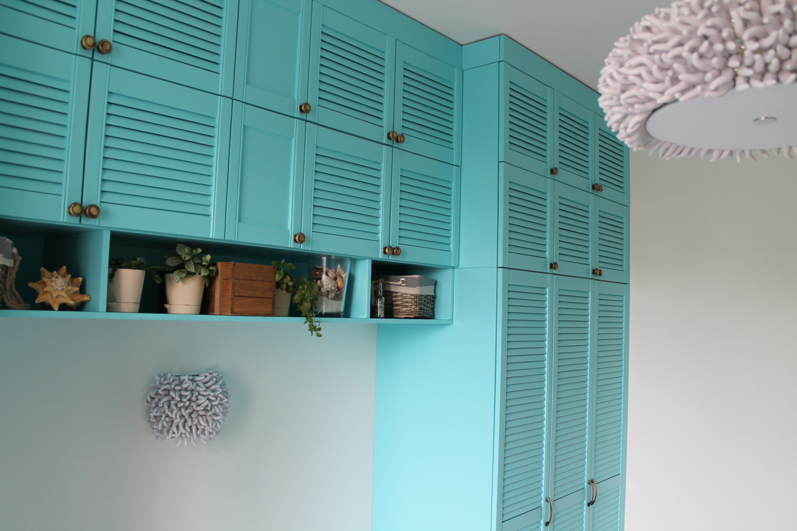 Избавляемся от запаха в шкафу