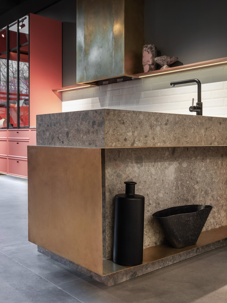 Кухня в цвете лосось