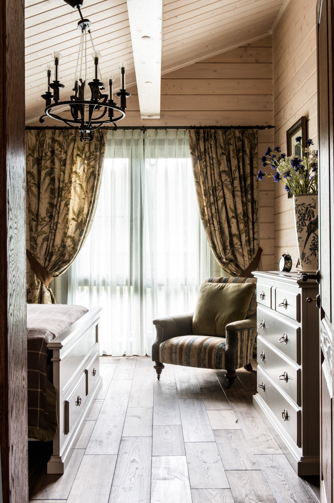 Мужская Спальня.