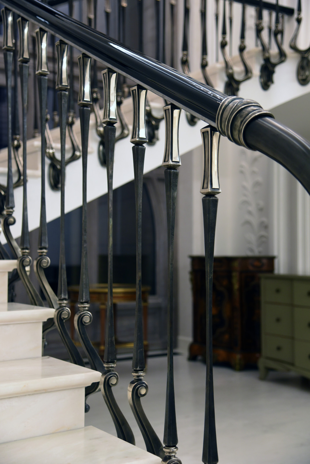 Балясины из стали и бронзы