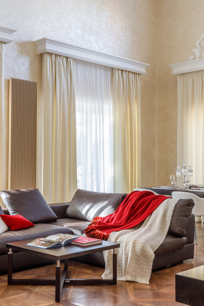 Дом с круглым окном