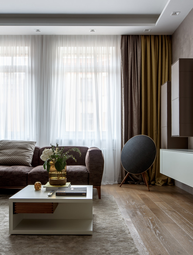 Трехкомнатная квартира в центре Петербурга