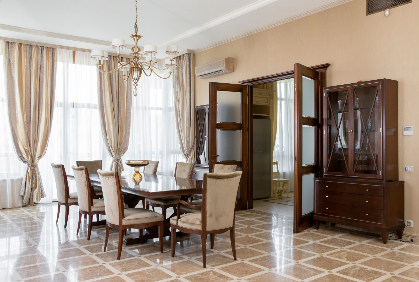 Фото интерьера столовой