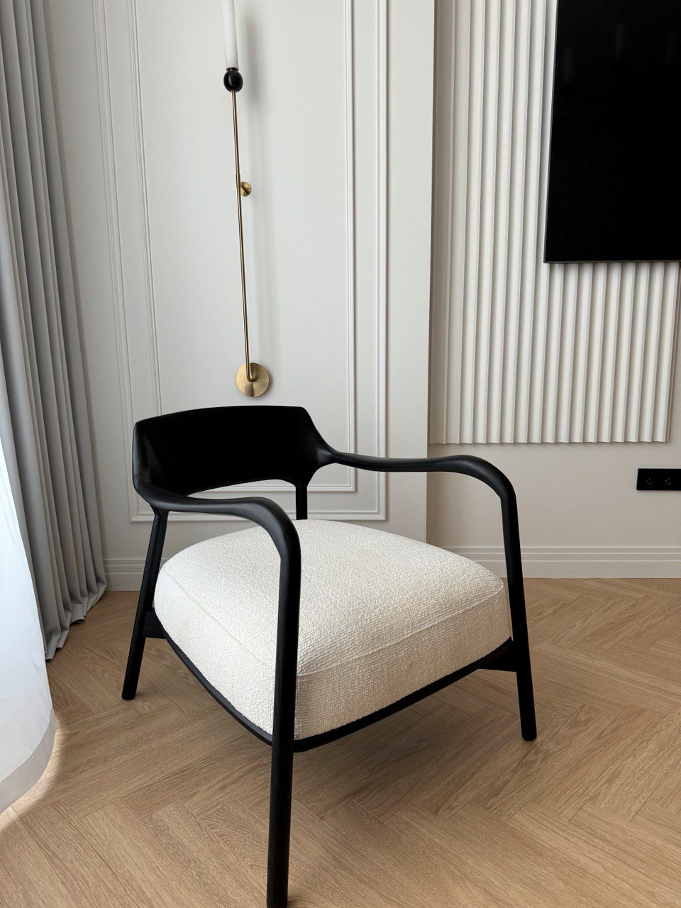 Графичный "Черно-белый" интерьер для студентки архитектурного ВУЗа