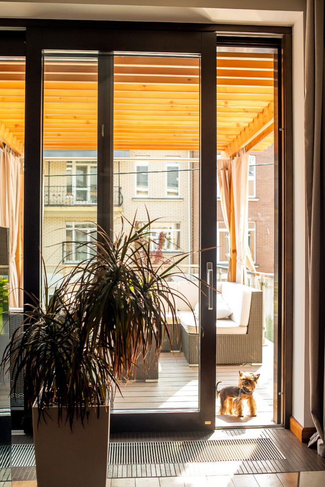 Современное остекление на Остафьевской (дерево-алюминиевые окна)