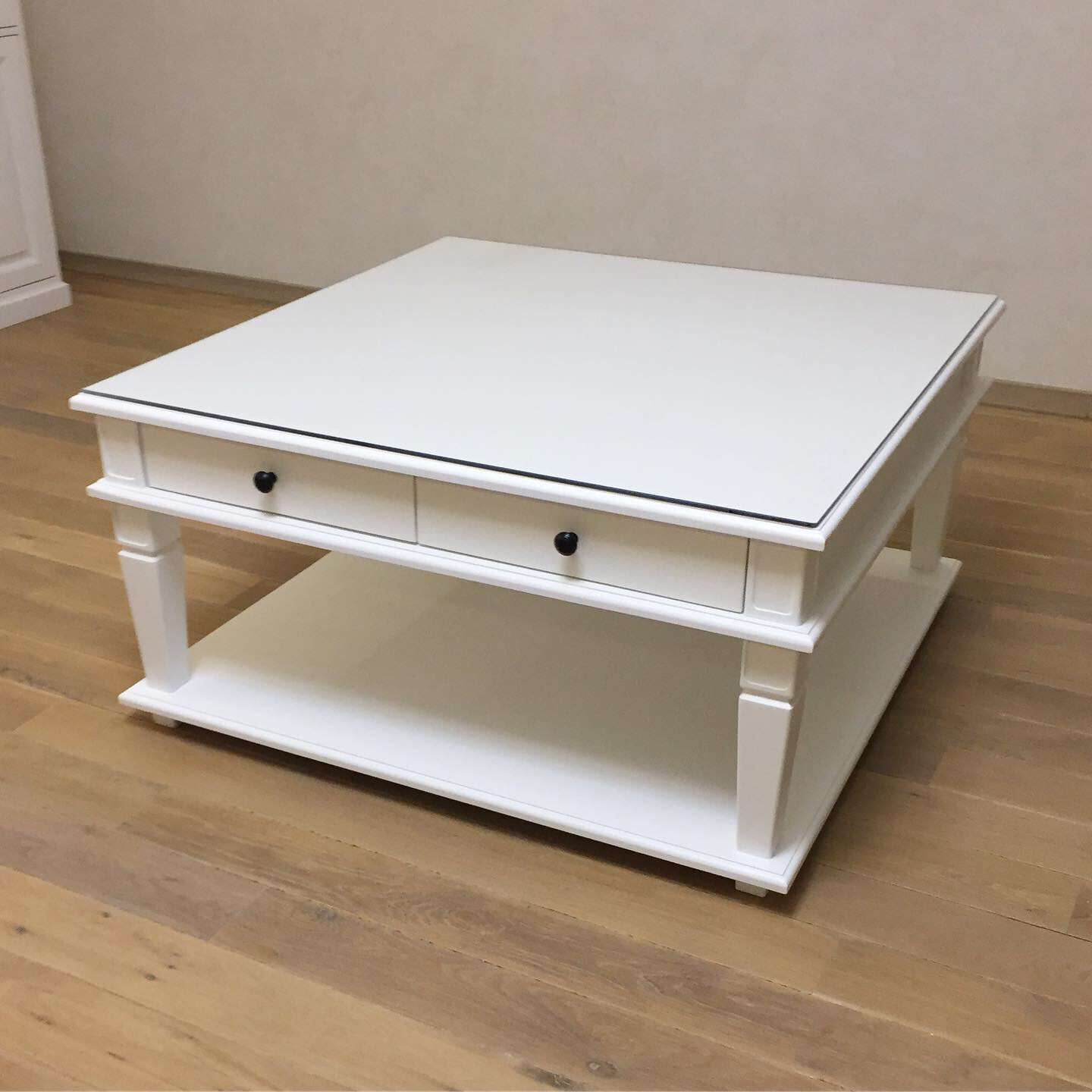 Семейная гостиная из массива бука