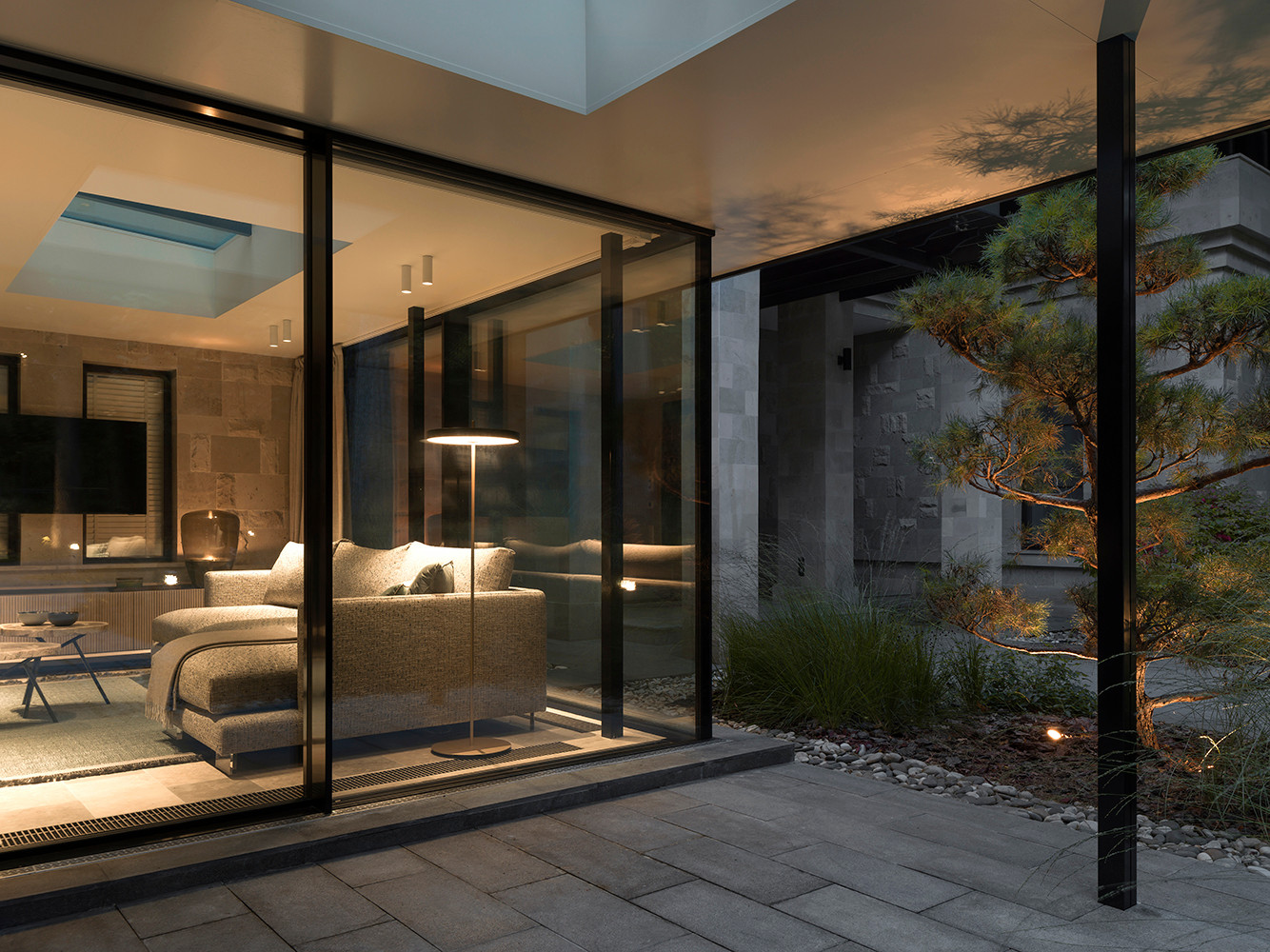 ЗИМНИЙ САД И СПА ЗОНА С ВПЕЧАТЛЯЮЩИМ ПАНОРАМНЫМ ВИДОМ В БАРВИХЕ