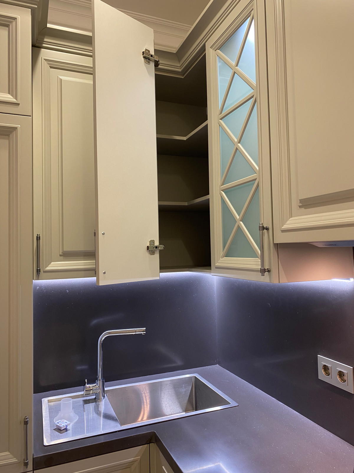 Кухня в гостевом домике