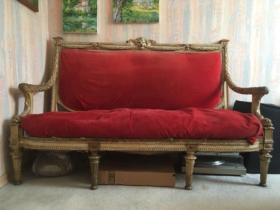 Реставрация дворцового дивана с дельфинами. XIX век
