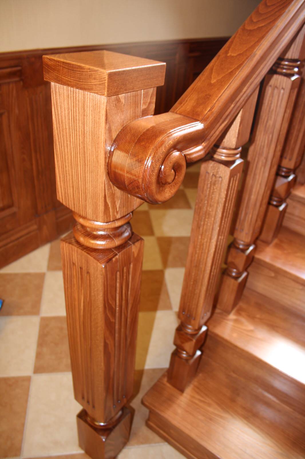 Холл частного дома в классическом стиле