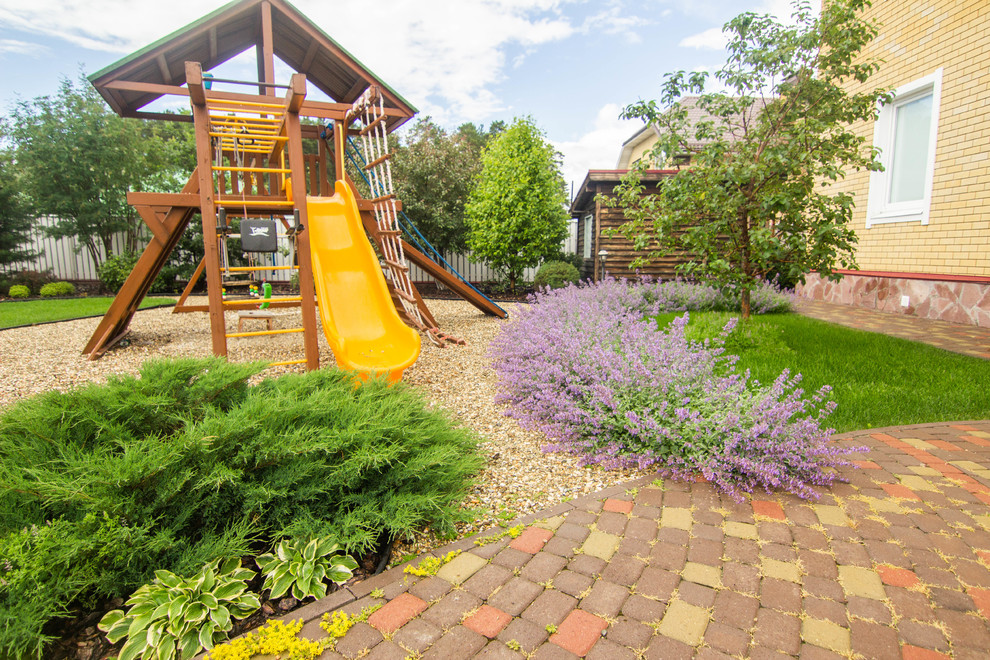 Сад с зеленой крышей