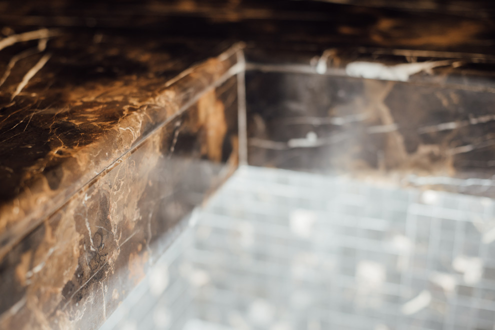 Скамья из мрамора.