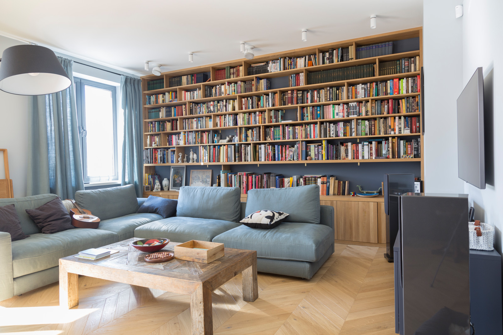 Библиотека из массива дуба в масле