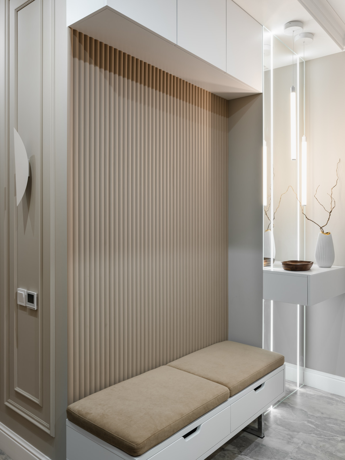 Реализация квартиры в стиле современная классика для семейной пары с ребенком