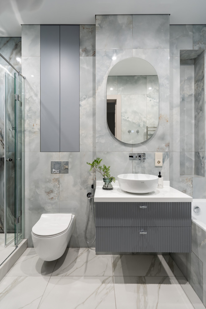 Серая тумба в ванную с фрезеровкой