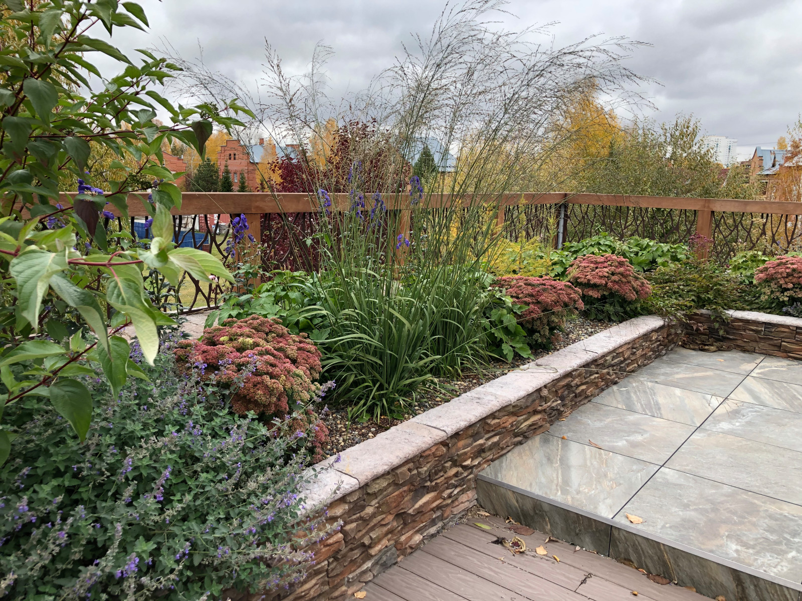 Розовое утро. Сад на крыше