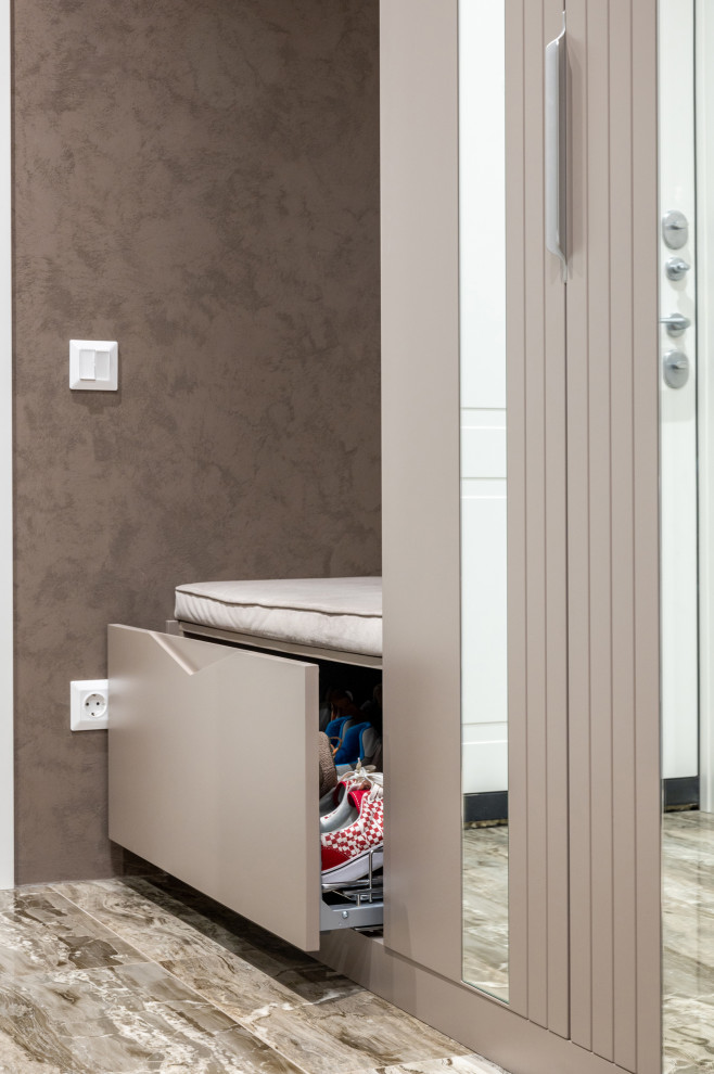 Шкаф с интегрированными зеркалами