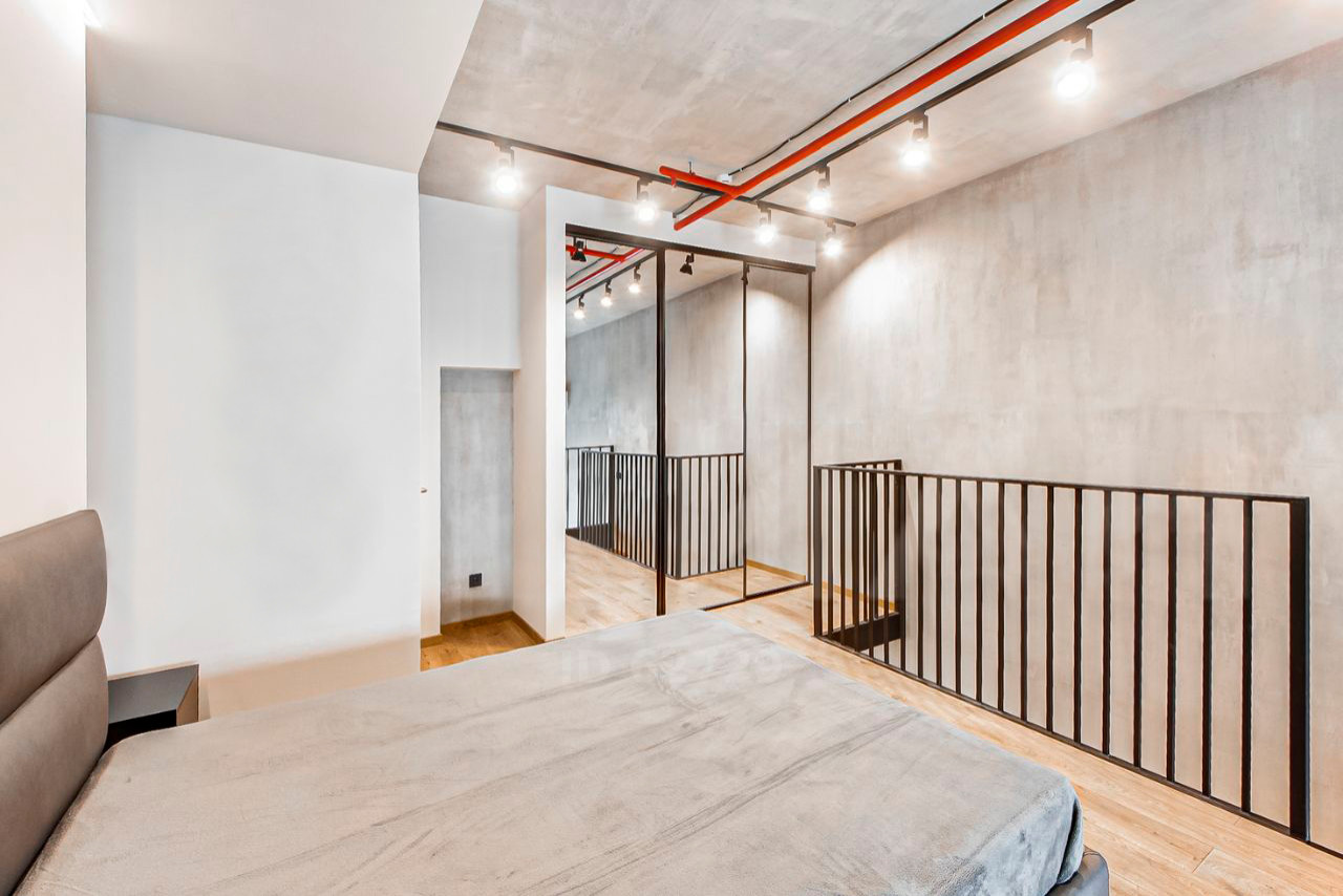 Геометрический двухуровневый лофт