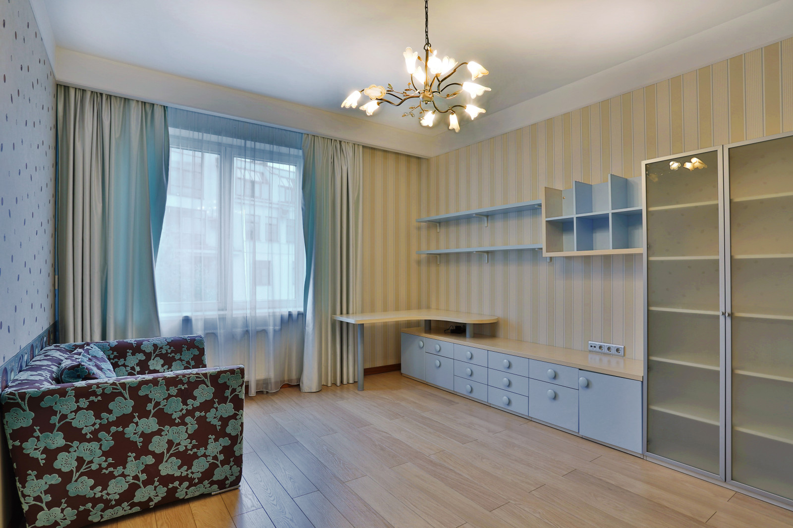 Трехкомнатная квартира на Крестовском 15