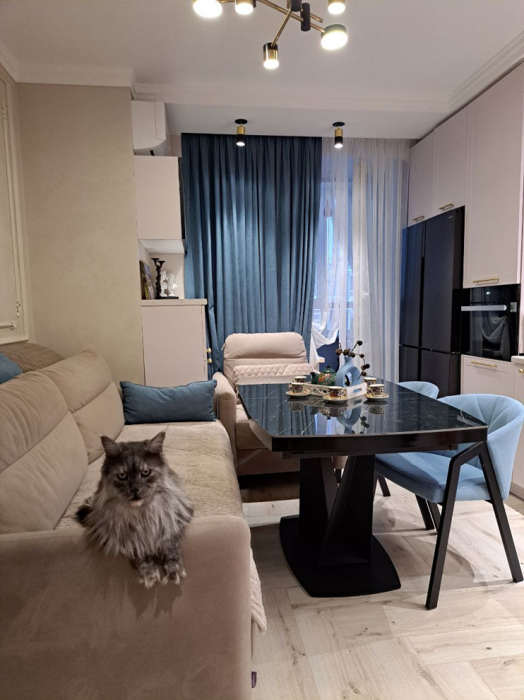 Обеденная зона в кухне-гостиной