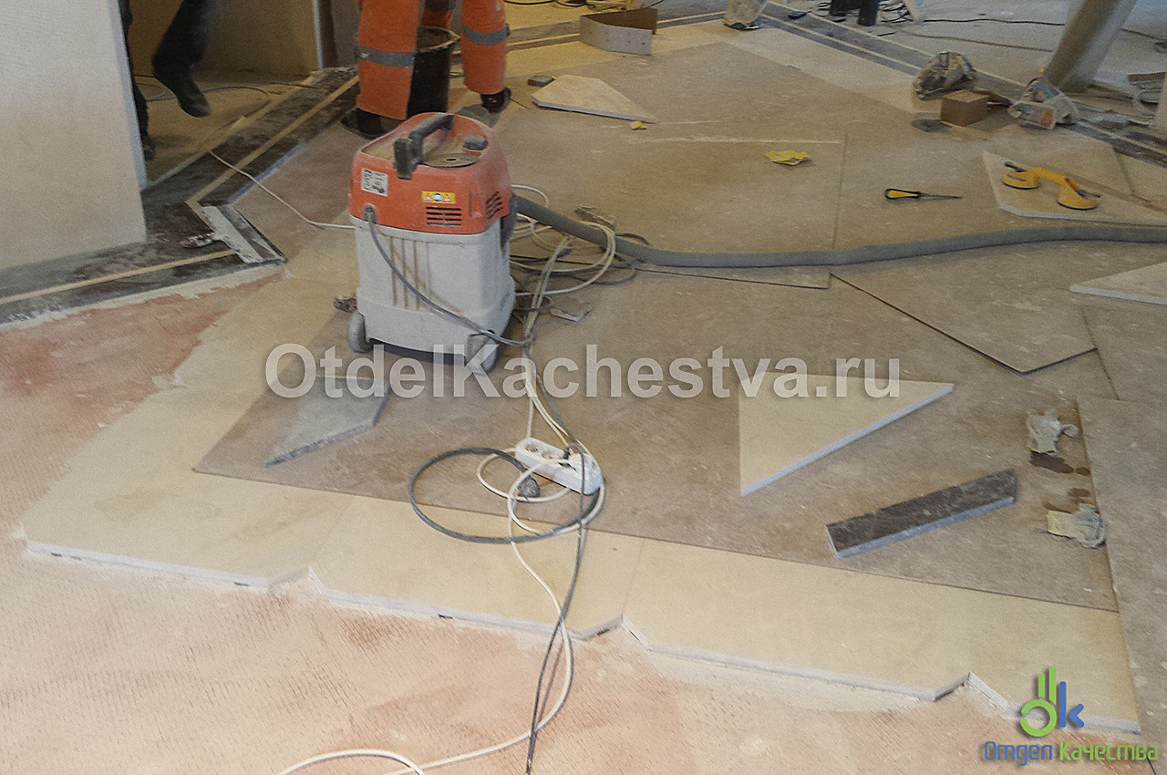 Укладка мрамора в кухне-столовой