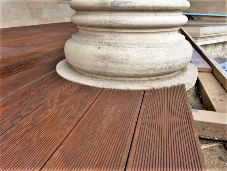 РАБОТЫ ПО МОНТАЖУ ПЛАНКЕНА И ТЕРРСАНОЙ ДОСКИ ИЗ ЛИСТВЕННИЦЫ В ДАГЕСТАНЕ.