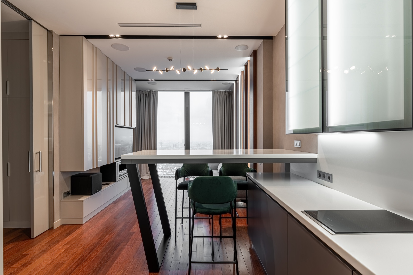 Нева Тауэрс