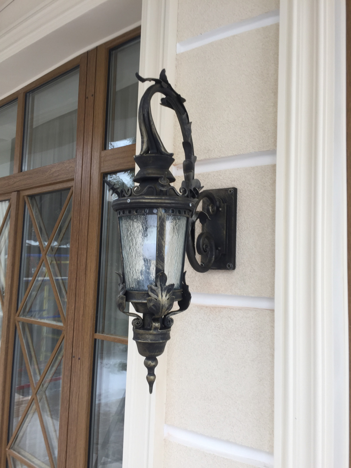 Обложка проекта: Кованые настенные фонари с витражным стеклом