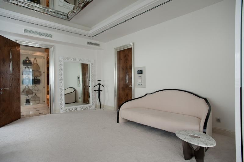 Двухэтажная квартира в Москве.