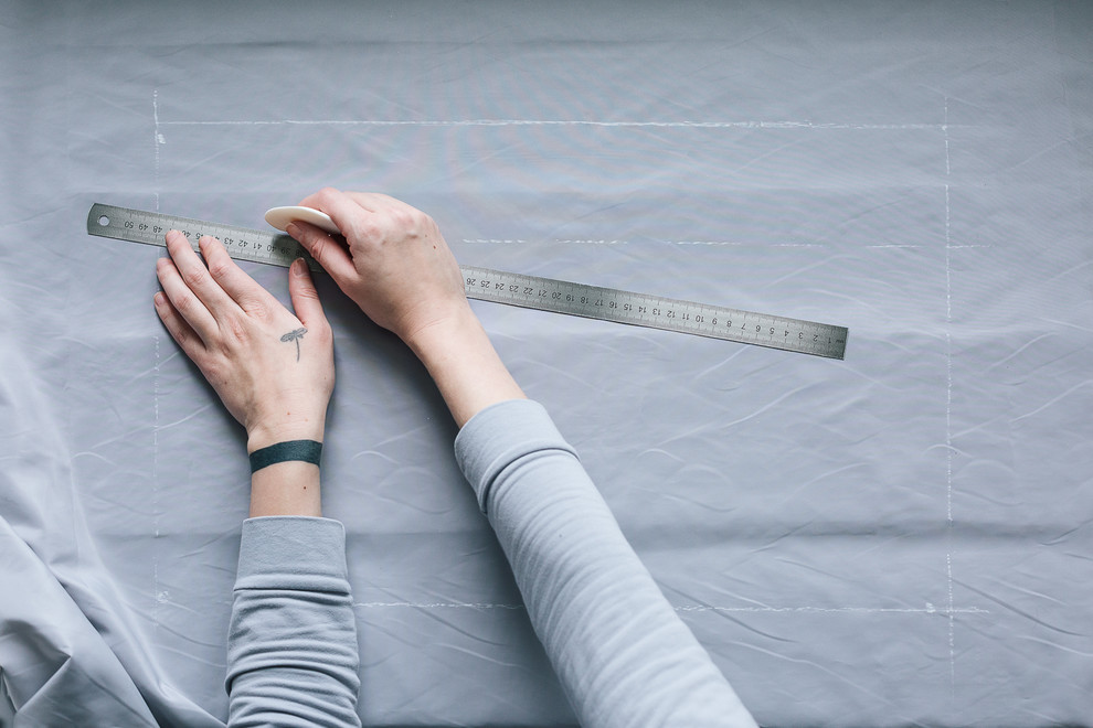 Своими руками: Как сшить подвесную текстильную полку для книг