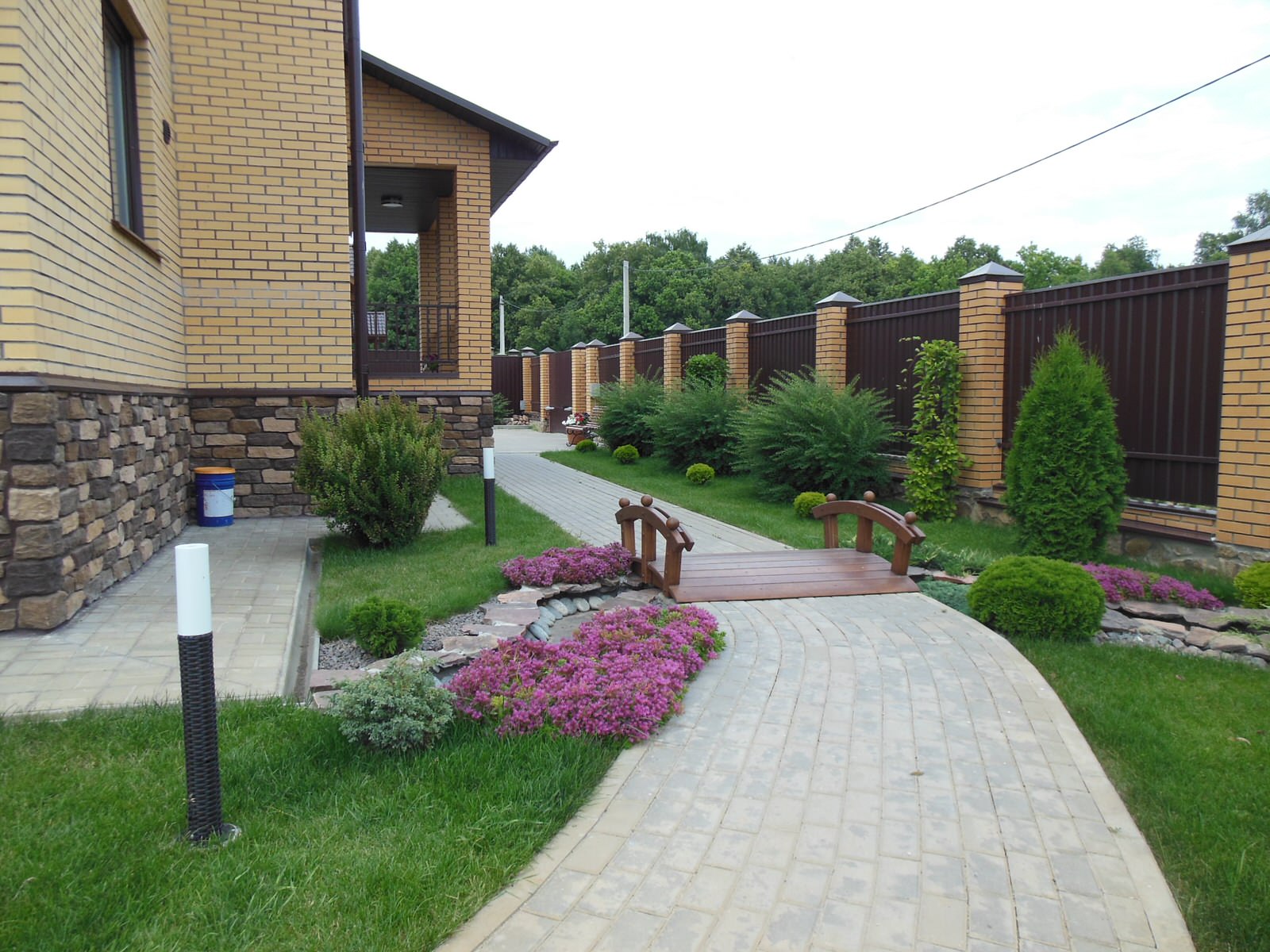 ДВОР В КРИУШАХ