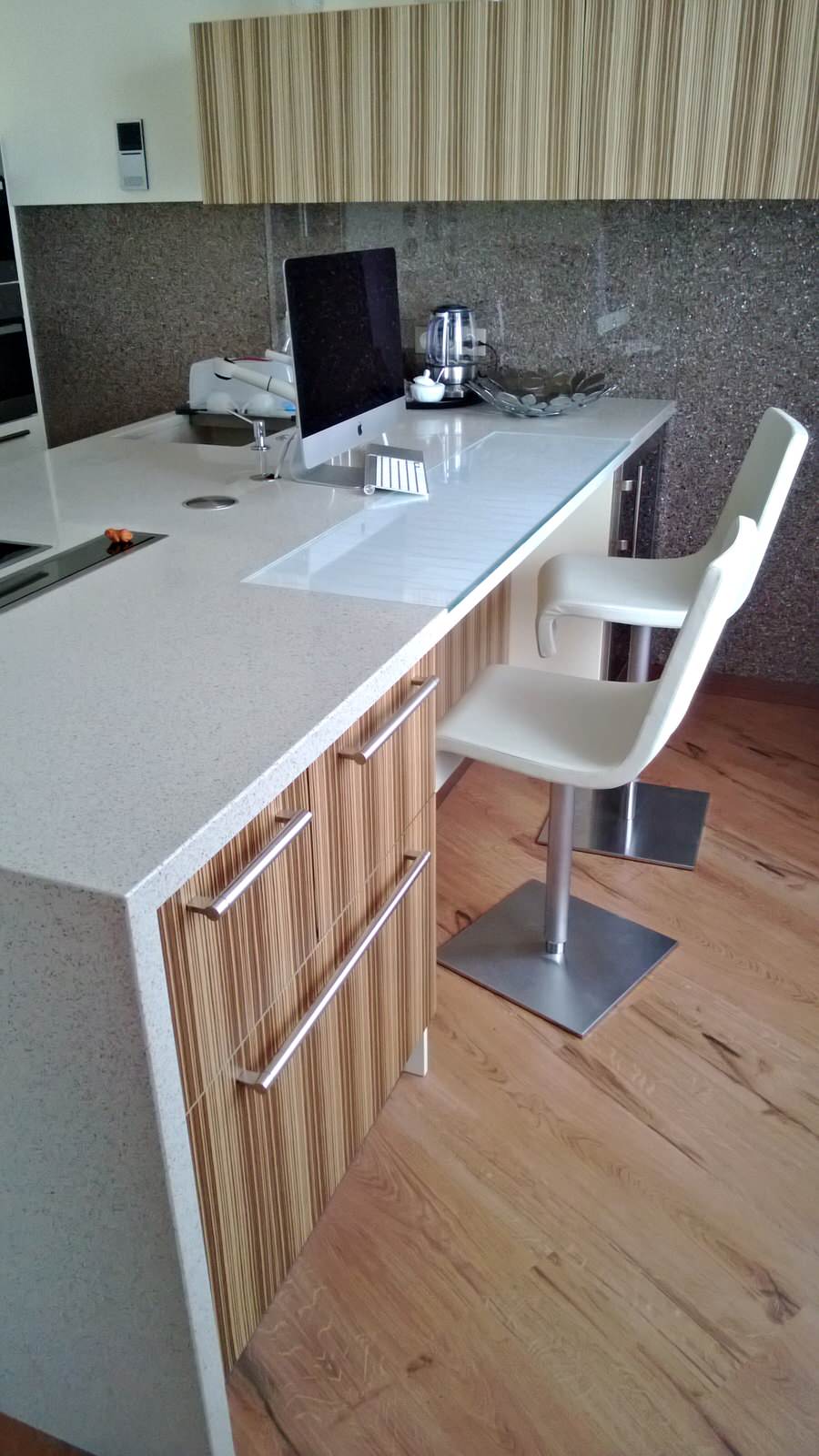 Шпон зебрано и белый глянец