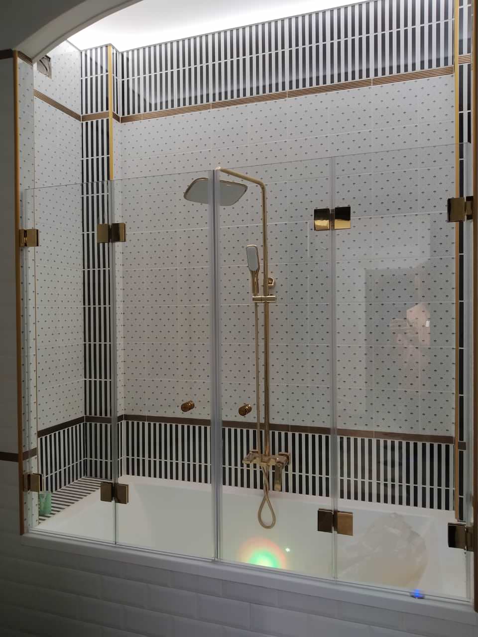 Обложка проекта: Стеклянная шторка для ванной