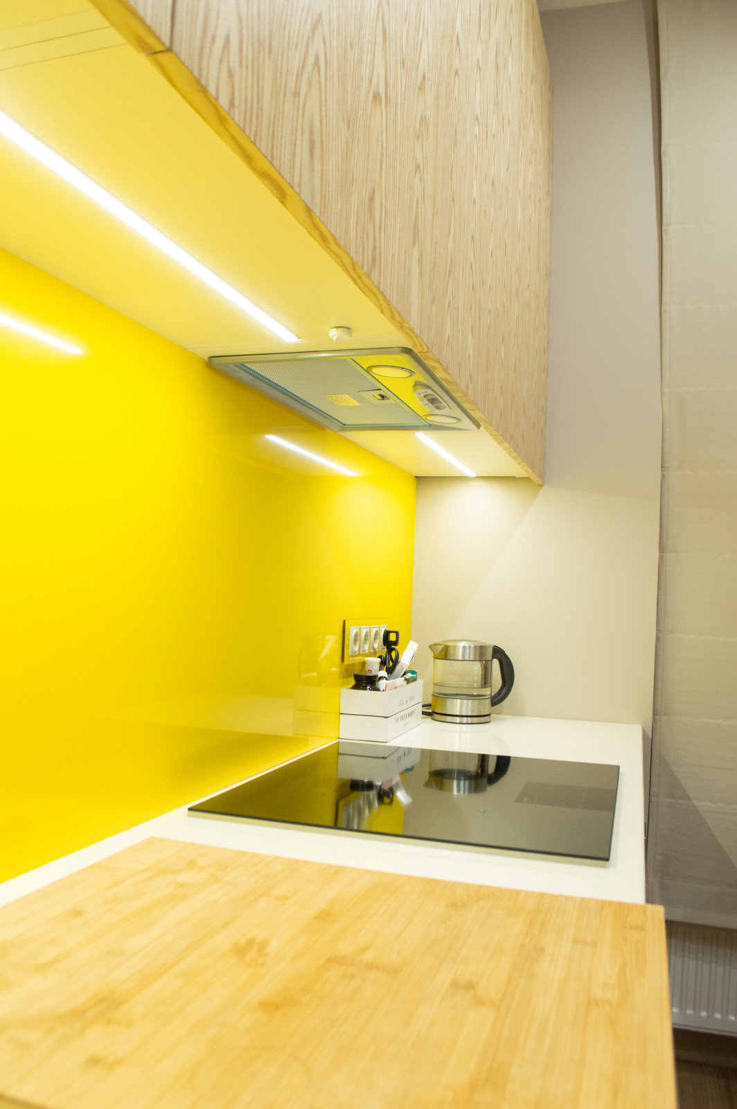 Яркая современная кухня