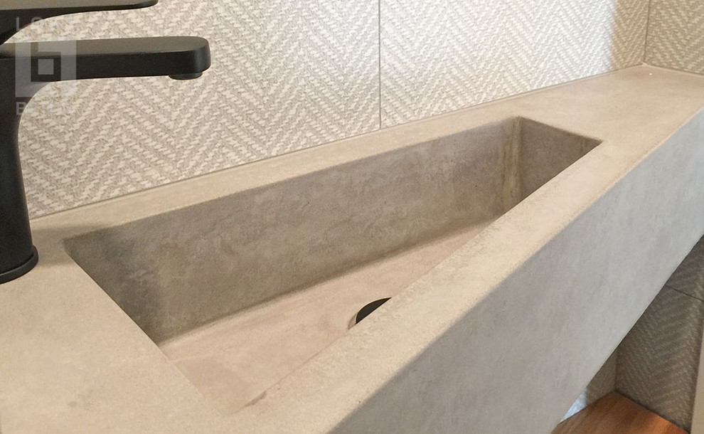 Маленькая бетонная раковина