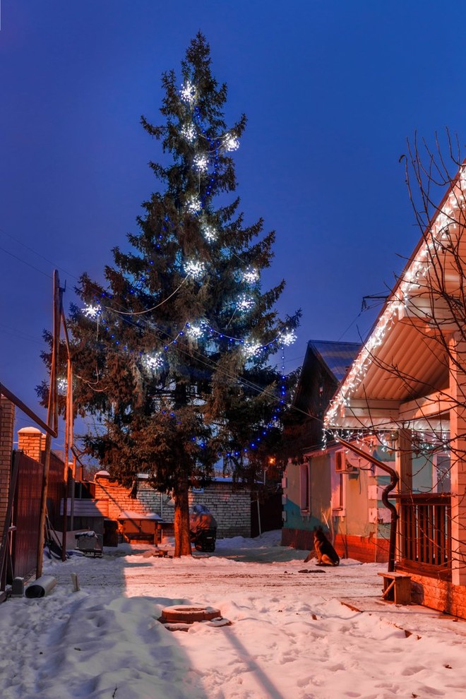 Новогоднее украшение сада и коттеджа