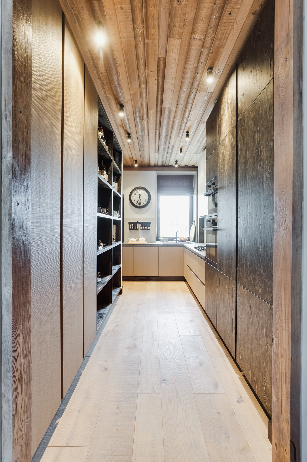 Необычное сочетание березы Old legno naturale, структурного шпона и эмали