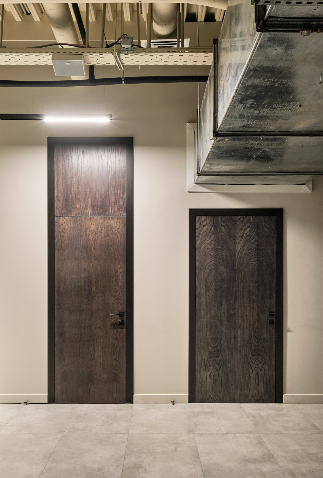 Высокие дубовые двери. 100% массив дуба.