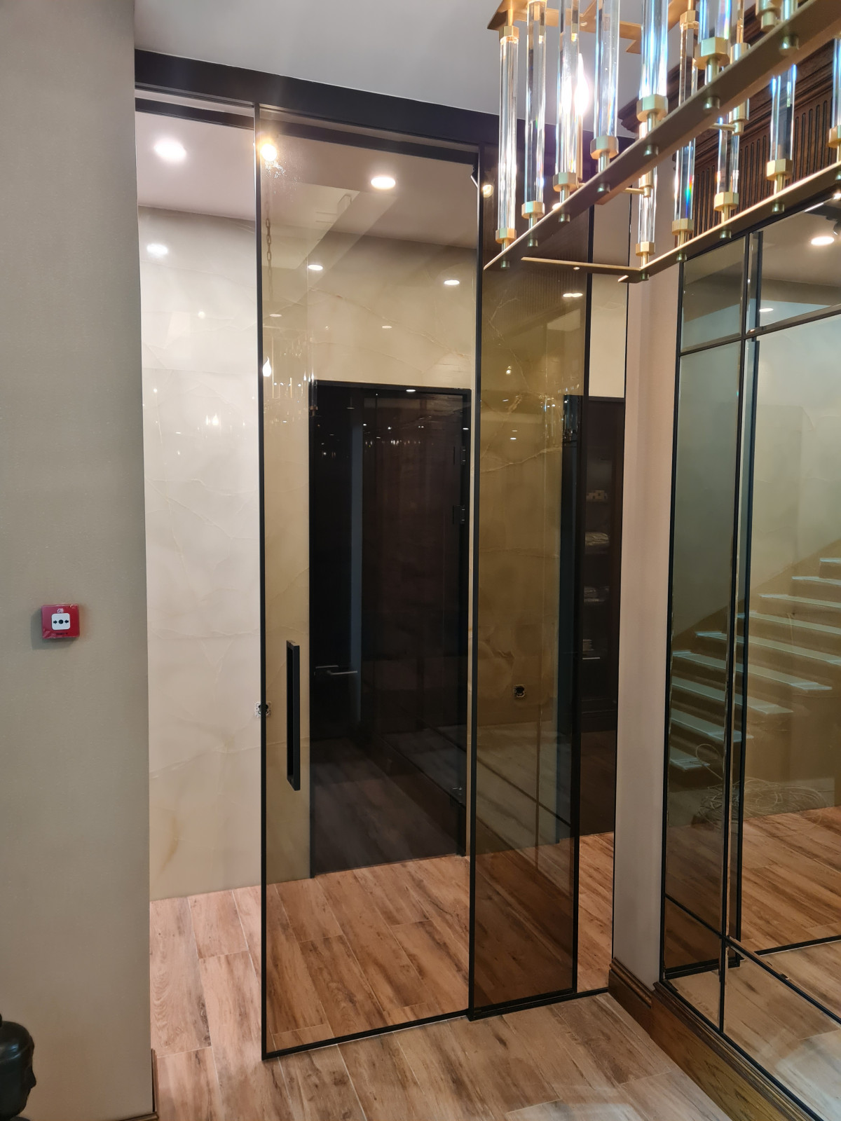 Стеклянные двери