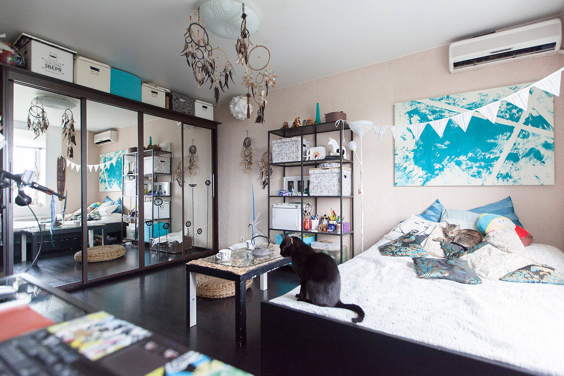 В гостях: Квартира 30 кв.м с этномотивами для инструктора йоги