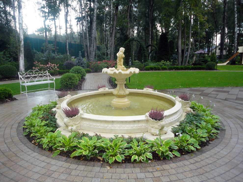 Сад резиденции для большой семьи