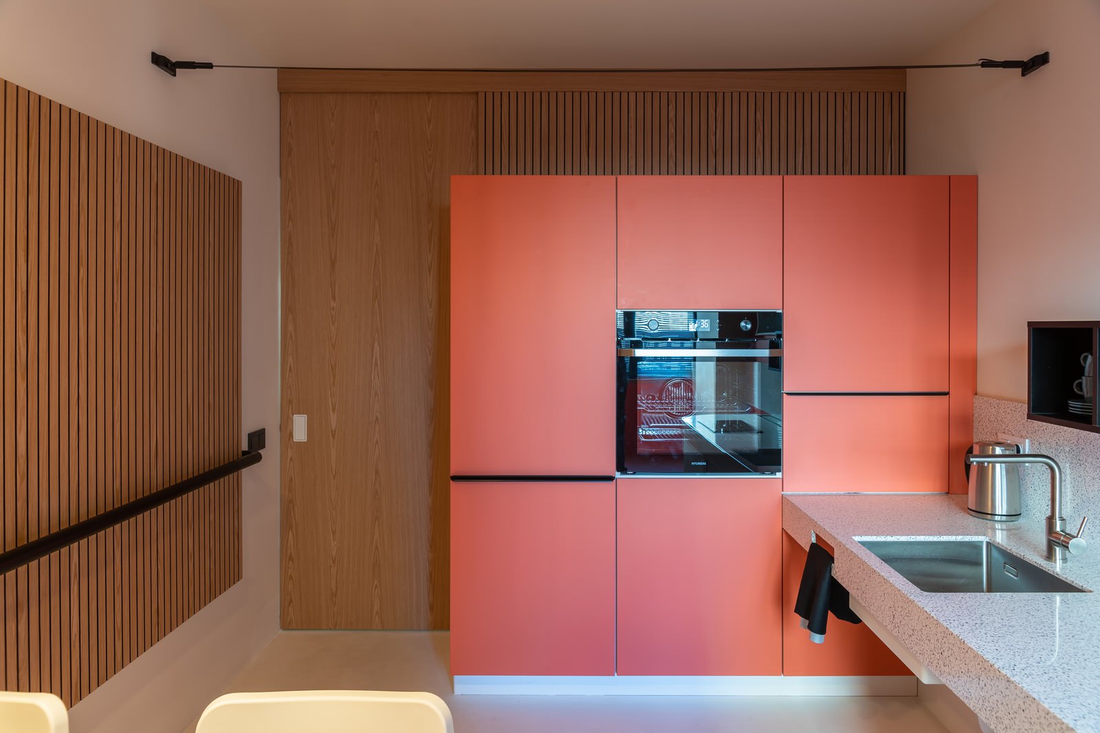 Кухня в коралловом ожерелье