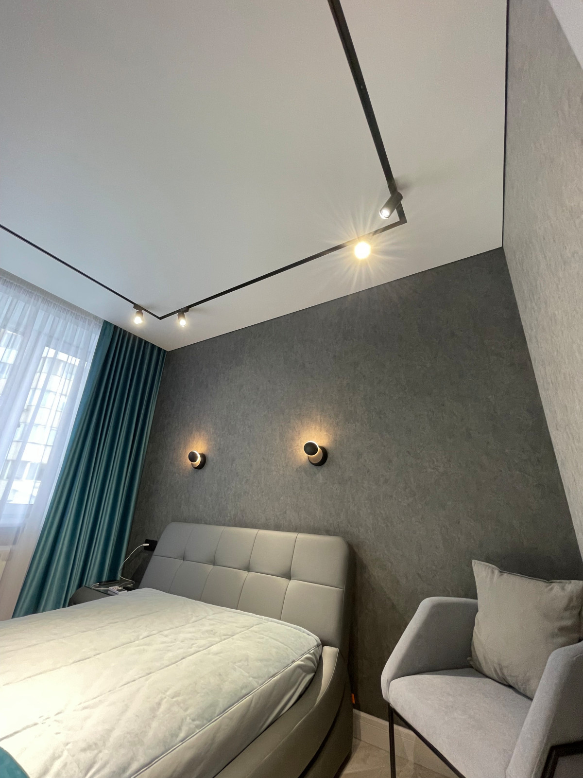 Теневые потолки в ЖК Заельцовский