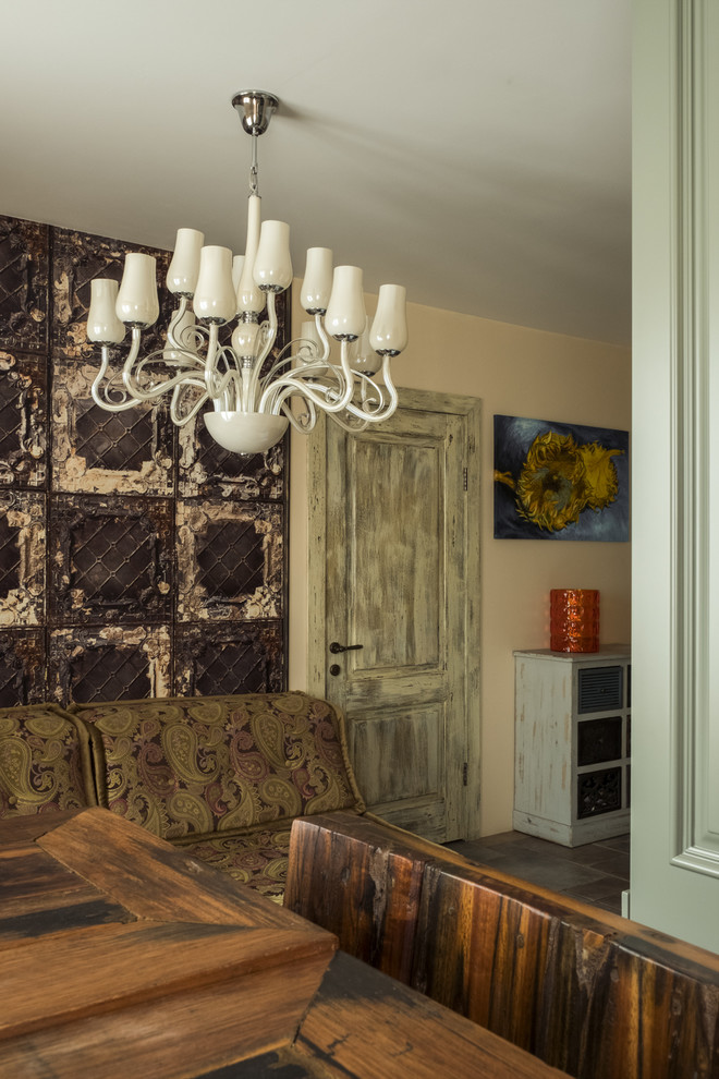 В гостях: Квартира 40 кв.м с мебелью, сделанной из старых лодок