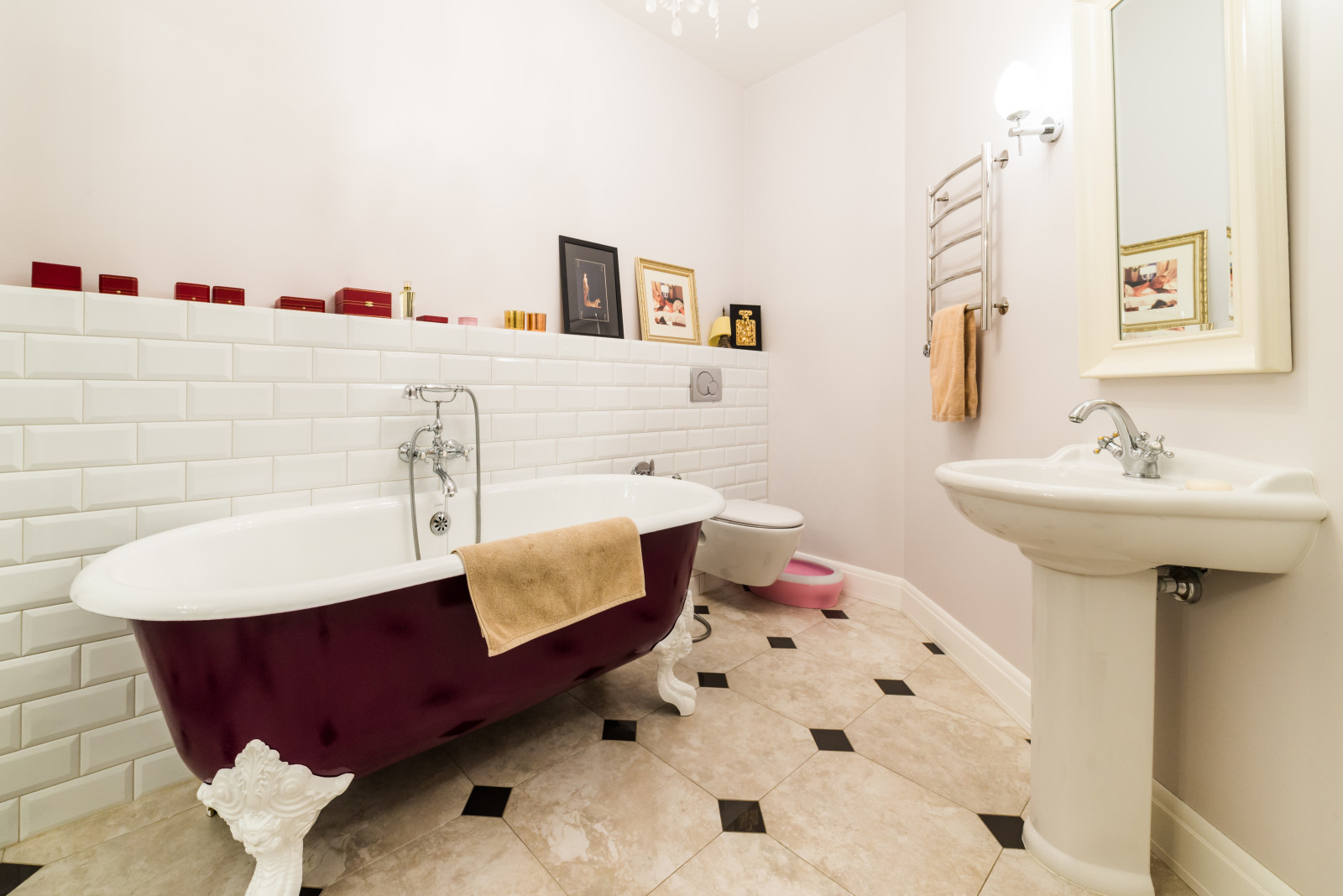 Обложка альбома: ванная\плитка\раковины