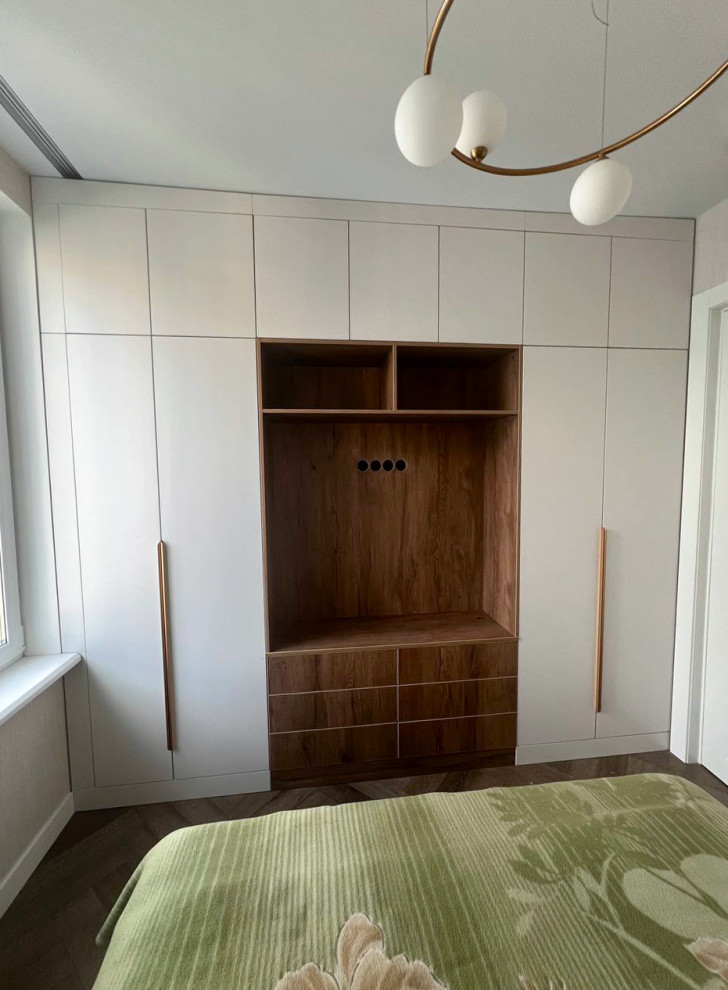 Встроенные распашные шкафы