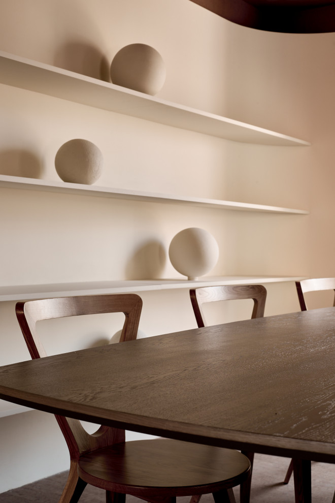 Обнимающая гостиная-столовая