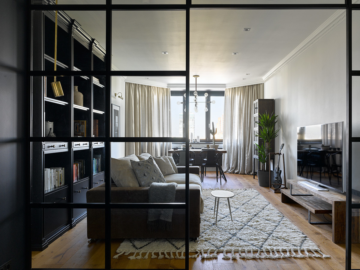 Современный интерьер с элементами индустриального стиля для семьи с двумя детьми